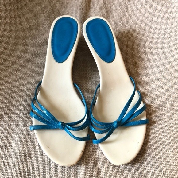 Cute blue dotted wedge heel sandals / shoes - Picture 2 of 12